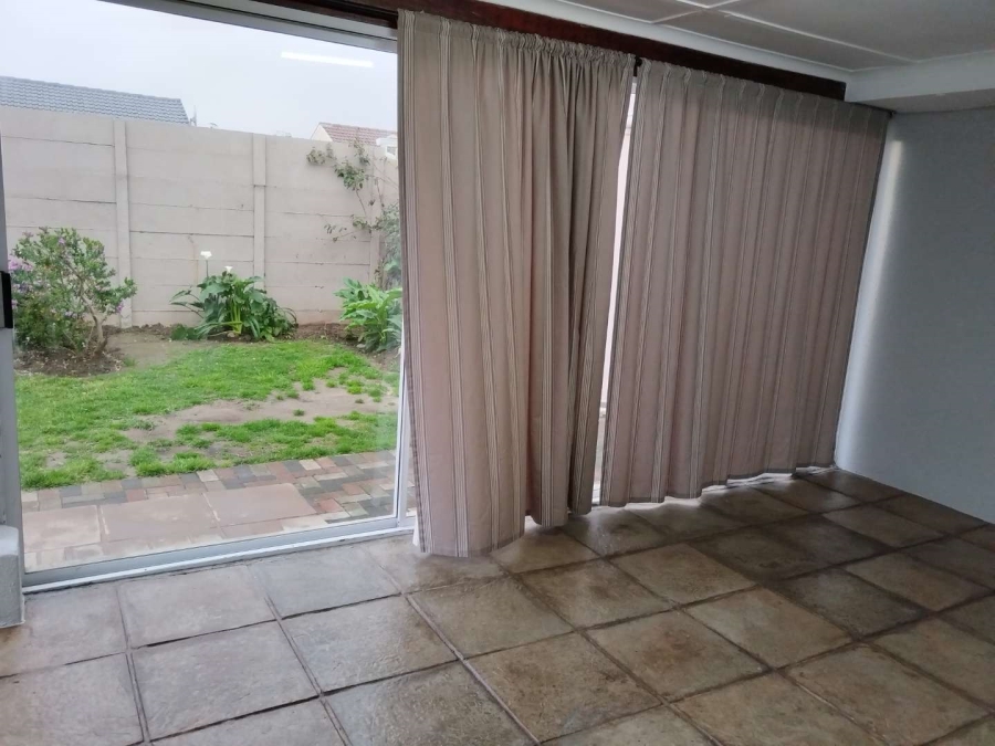 5 Bedroom Property for Sale in Victoria Park Western Cape